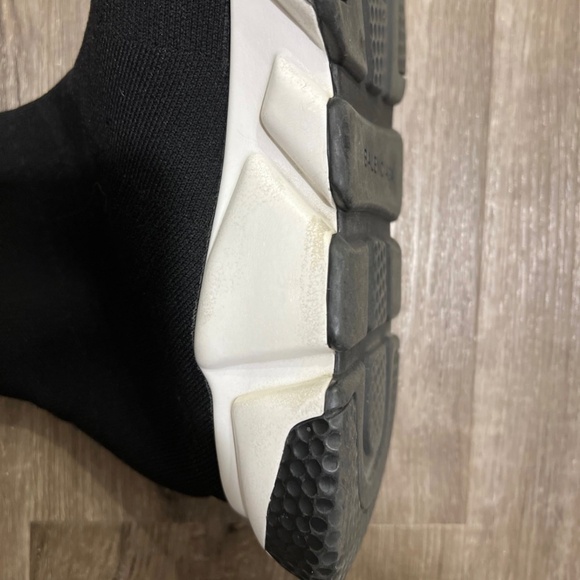 Balenciaga Speed Trainers Red Grafitti - Picture 9 of 12